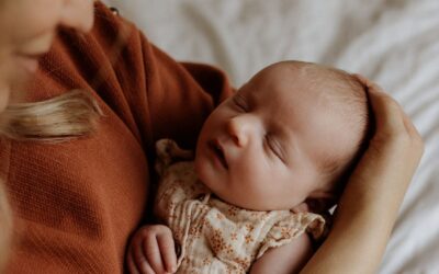 Verbinding met je baby: waarom aanraking zo’n grote rol speelt bij veilige hechting