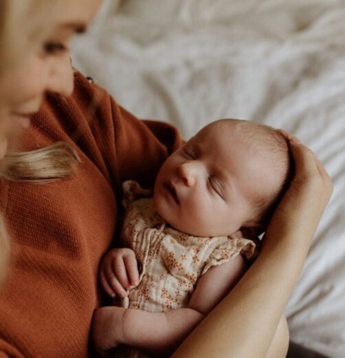verbinding hechting aanraking moeder baby
